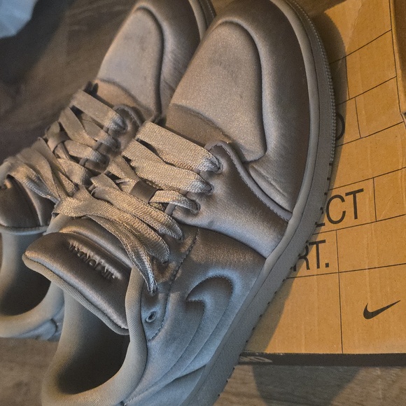 Air Jordan 1 Low Womans 11 - Picture 3 of 9